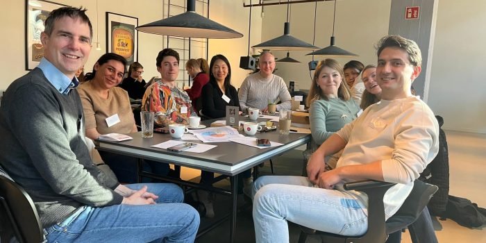 coffee-meetup-eiuu__Vh